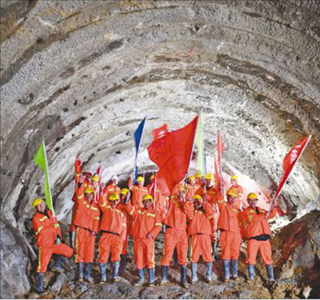 Le projet de ligne ferroviaire Sichuan-Tibet avance progressivement