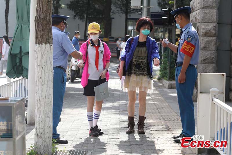 Plus de 400 000 étudiants de Beijing reprennent les cours 