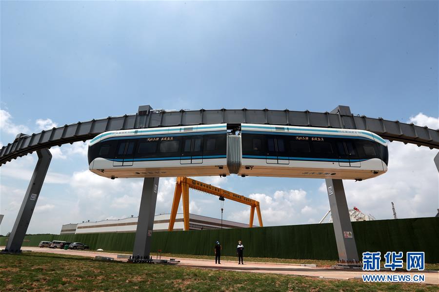 Le premier essai par temps chaud du « train air rail» du Hubei se déroule sans accroc