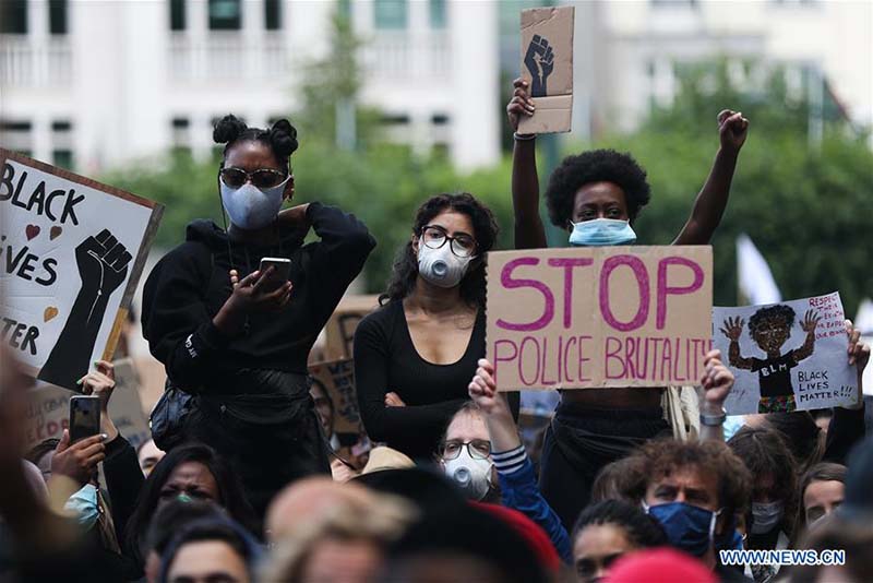 Bruxelles : plus de 10.000 personnes manifestent contre le racisme et l'injustice