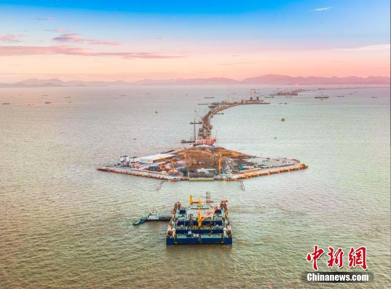 Le tunnel immergé le plus large du monde en construction dans le sud de la Chine