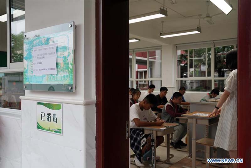 (COVID-19) Shanghai : des élèves passent l'examen d'entrée au lycée