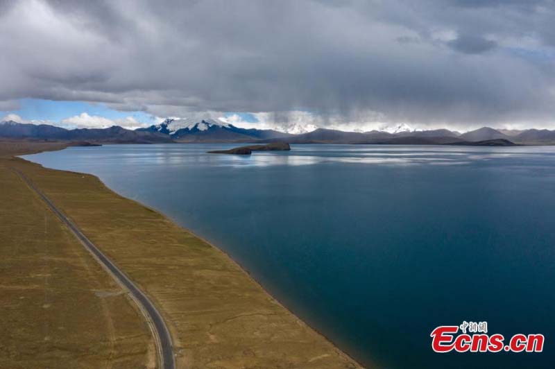 Les paysages du lac Puma Yumco au Tibet