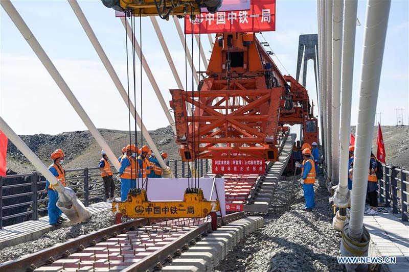 Chine : un nouveau chemin de fer achevé au Xinjiang