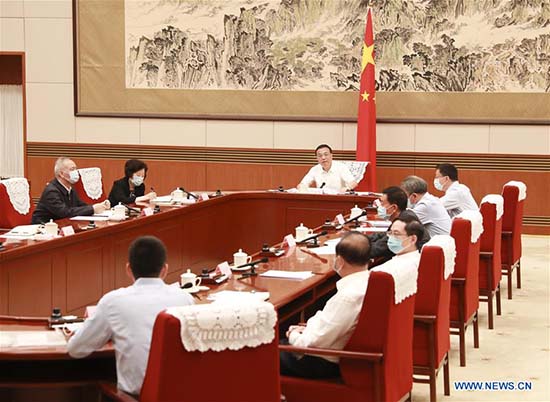 Li Keqiang met l'accent sur le renforcement de l'application des politiques en promouvant la réforme