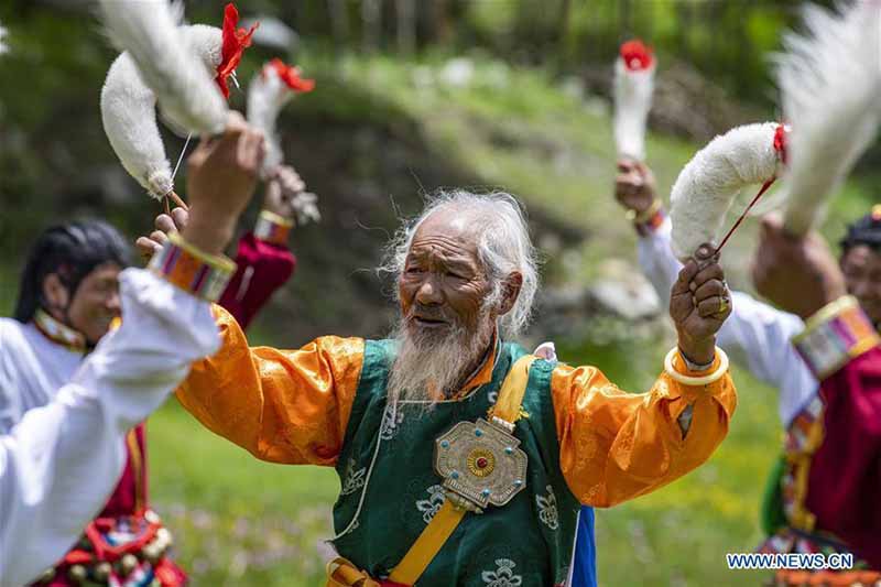 Comment la danse traditionnelle contribue à réduire la pauvreté à Shannan, au Tibet