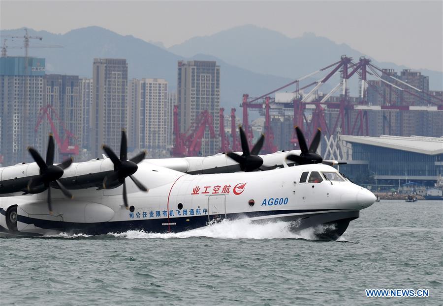 L'avion amphibie chinois AG600 réussit son premier vol au-dessus de la mer