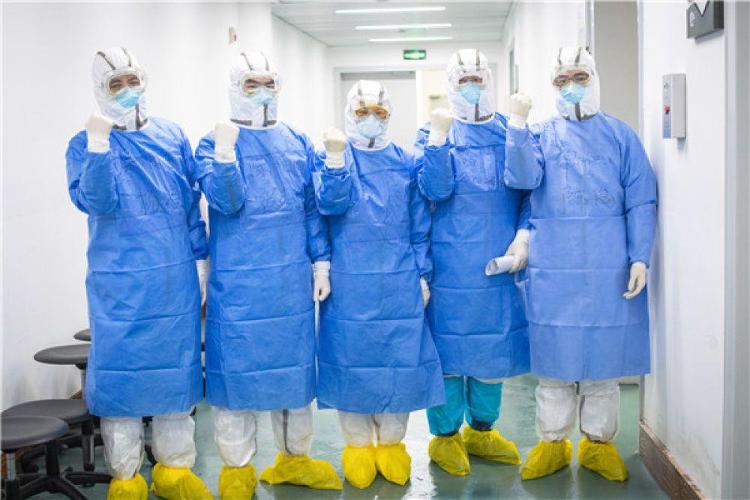 Selon une enquête, 95% des médecins chinois ont participé à la lutte contre le COVID-19