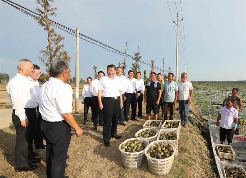 Xi Jinping rend visite aux habitants affectés par les inondations dans l'Anhui