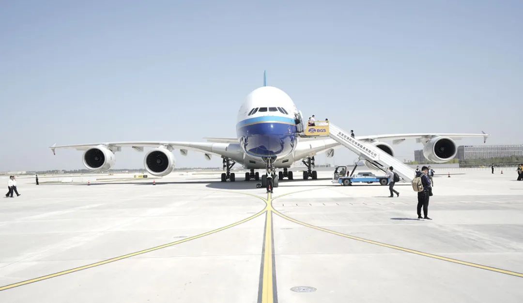 La Chine et les États-Unis autorisent les transporteurs aériens à doubler leurs vols