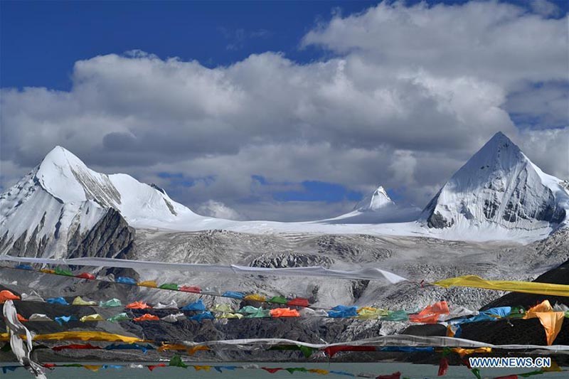 Une vue du mont Sapukonglagabo au Tibet 