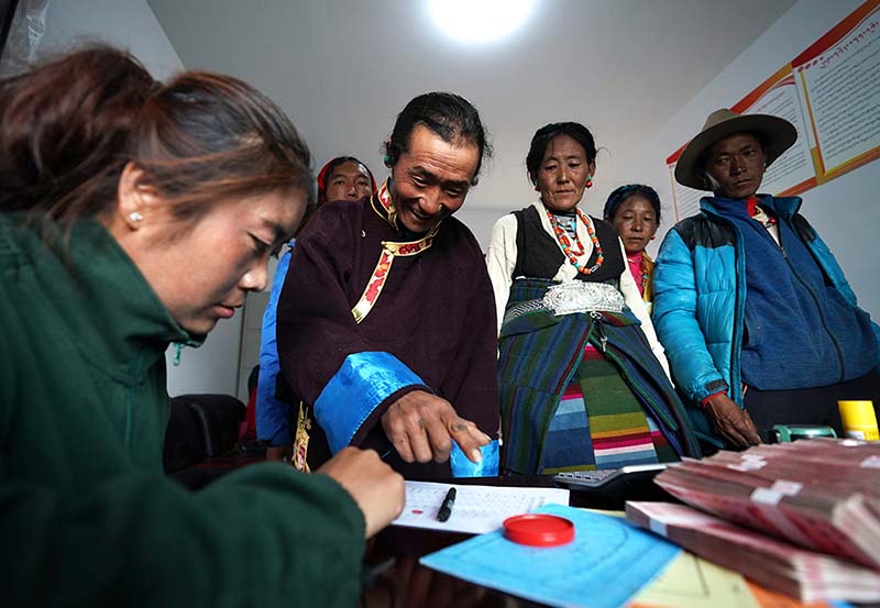 Au Tibet, la lutte contre la pauvreté fait des progrès qui changent des vies