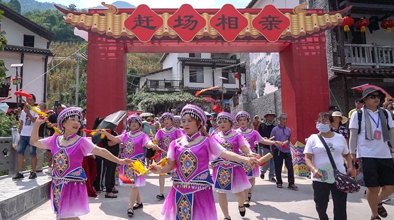 Les Tujia célèbrent la « Saint-Valentin de l'orient » dans le Hubei 