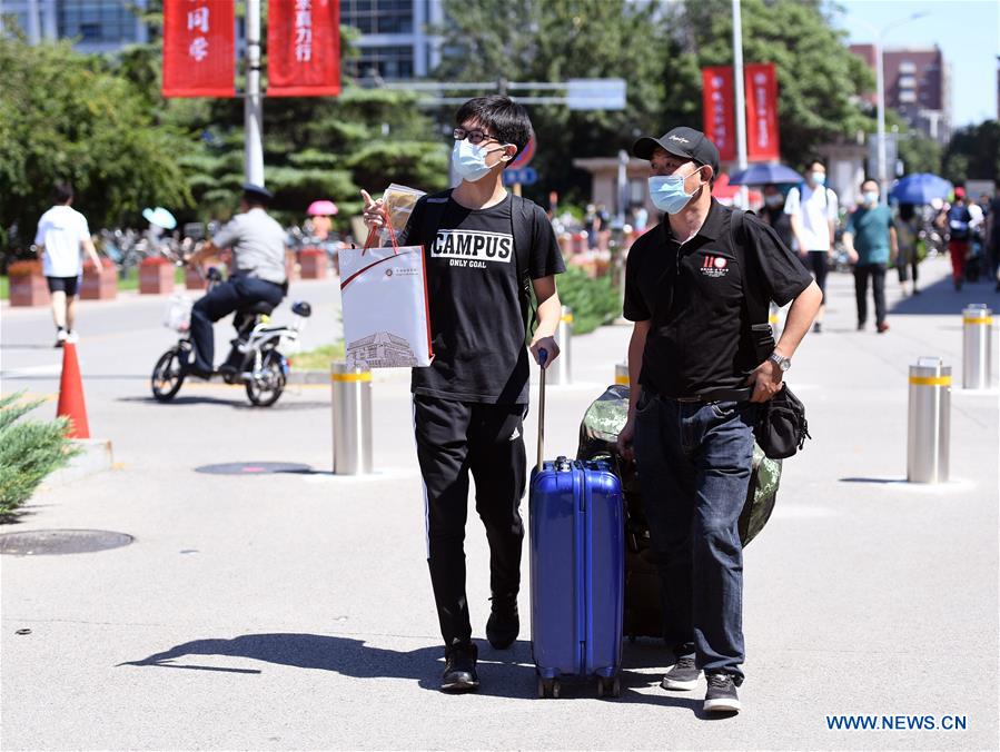 Les universités de Beijing accueillent les étudiants dans un contexte de contrôle de l'épidémie