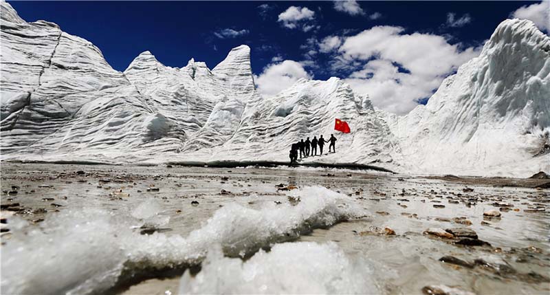 A la découverte du plus haut poste de police de Chine, au Tibet