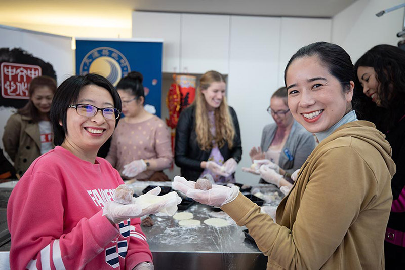 Un atelier de gâteaux de lune séduit les enseignants néo-zélandais