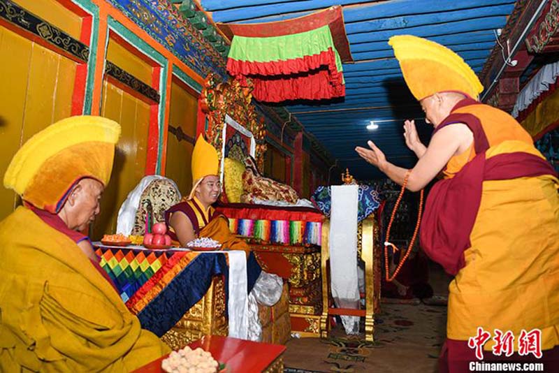 Le 11e Panchen Lama participe à un débat de haut niveau au monastère de Tashilhunpo