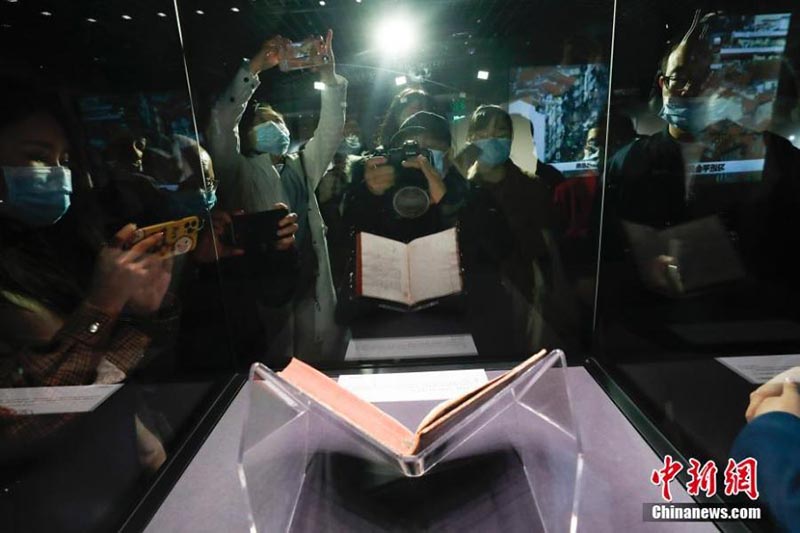 Un livre rare français remis à la Bibliothèque nationale de Chine