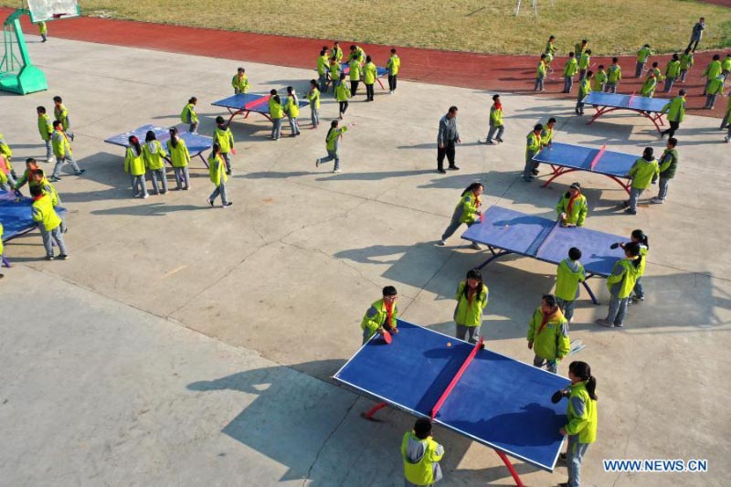 Une école de la province du Shandong organise diverses activités sportives pendant les pauses intercours plus longues