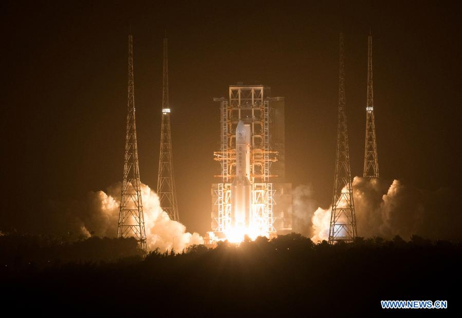 La Chine lance la sonde Chang'e-5 pour collecter et ramener des échantillons lunaires