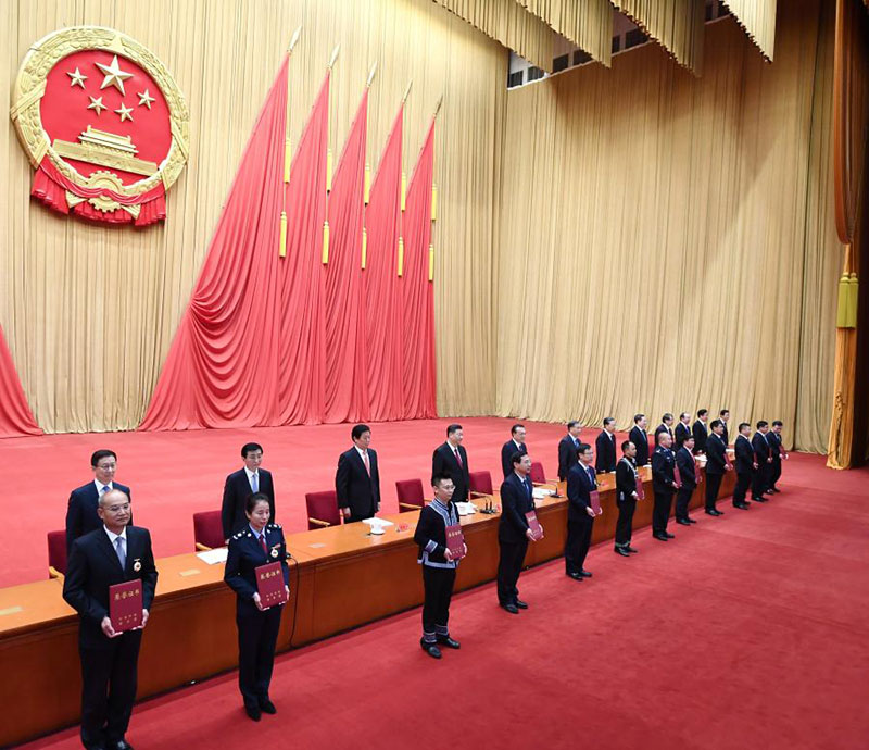 Xi Jinping appelle la classe ouvrière à faire de nouveaux efforts historiques pour la modernisation de la Chine