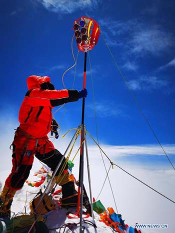 8.848,86 mètres -- la Chine et le Népal annoncent conjointement la nouvelle altitude du mont Qomolangma