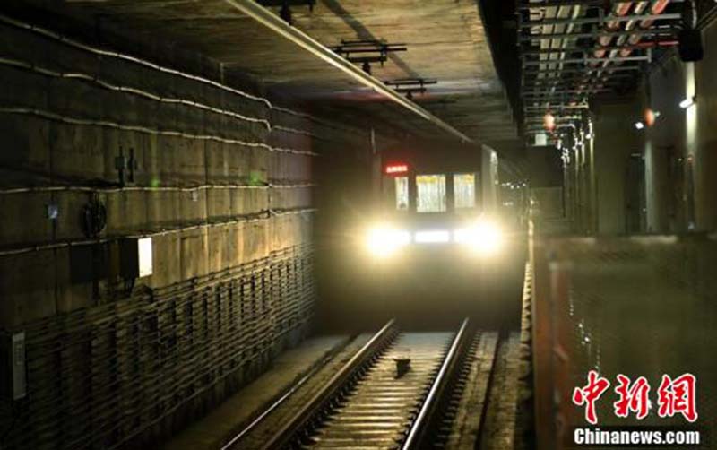 A la découverte de la première ligne de métro entièrement automatisée et sans conducteur de l'ouest de la Chine