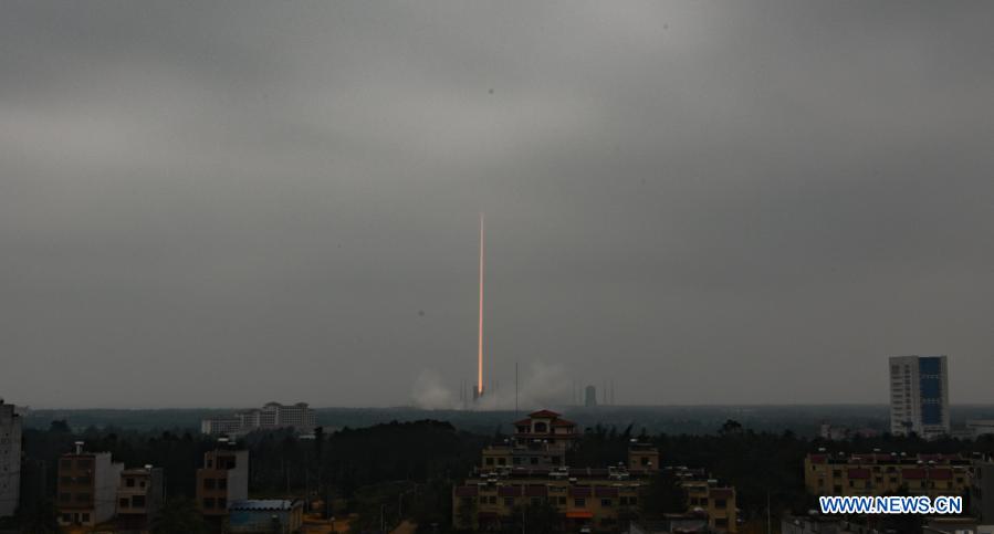 Chine : vol inaugural d'une nouvelle fusée porteuse Longue Marche-8