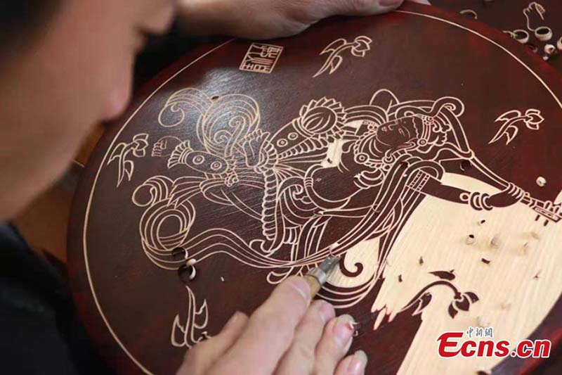 La culture de Dunhuang sculptée sur des planches