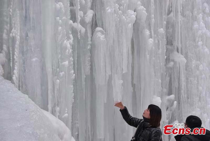 Un monde merveilleux de glace dans le nord-ouest de la Chine