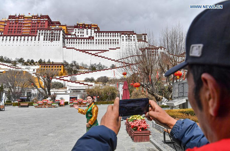Le commerce électronique en plein essor génère de nouvelles sources de revenus pour les Tibétains