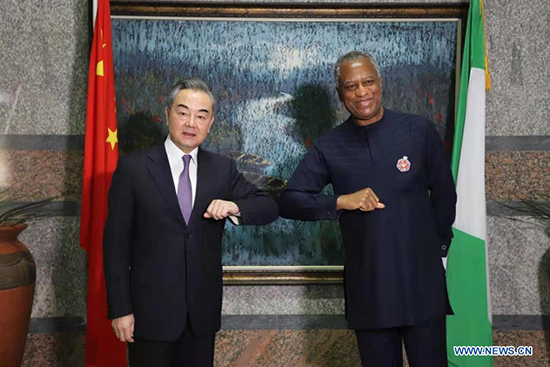 Le ministre chinois des Affaires étrangères s'entretient avec son homologue nigérian