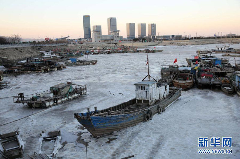 Plusieurs zones côtières de la Chine recouvertes de glace