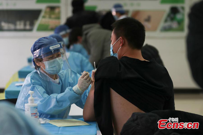 La vaccination contre le COVID-19 est en cours à Beijing