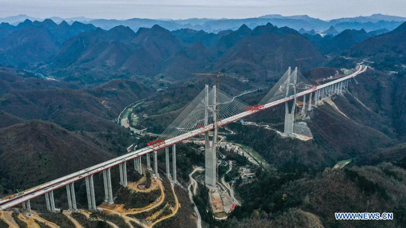 Chine : chantier d'un pont d'autoroute dans le sud-ouest