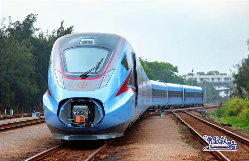 Le train à grande vitesse Fuxing est arrivé à Hainan pour la première fois