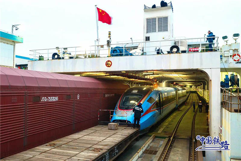 Le train à grande vitesse Fuxing est arrivé à Hainan pour la première fois