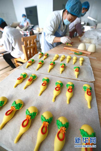 Shandong : la ville de Jimo prépare la fête du Printemps avec une variété de pain cuit à la vapeur fait à la main