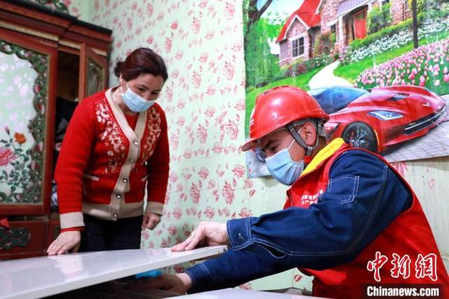 Des habitants du Xinjiang optent pour une option de chauffage plus verte