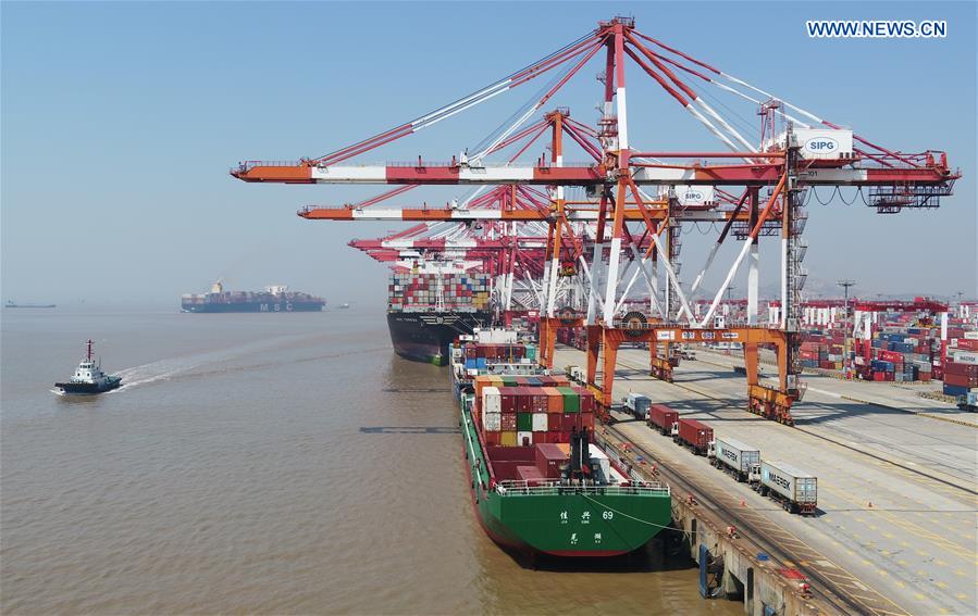 Shanghai n°1 en volume de commerce extérieur en Chine en 2020