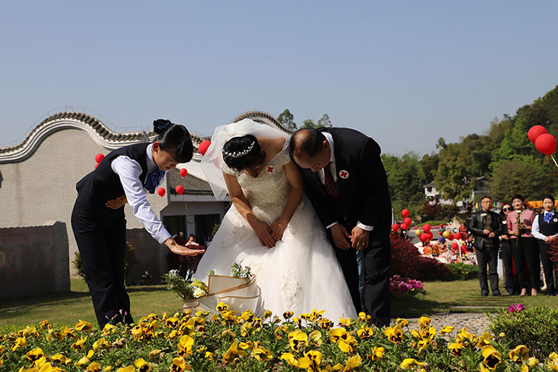 Le mariage d'un couple à Chongqing fait honneur aux donneurs d'organes