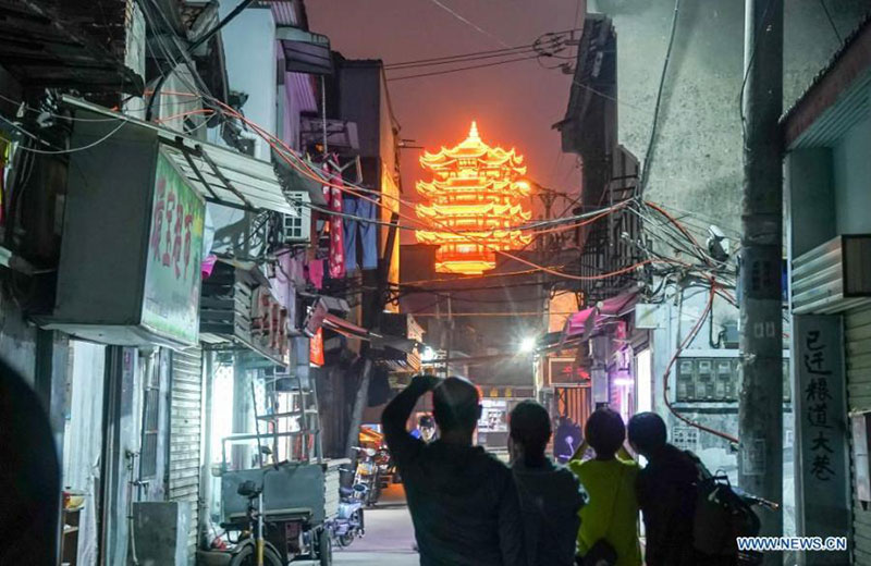 En image : la vie nocturne à Wuhan