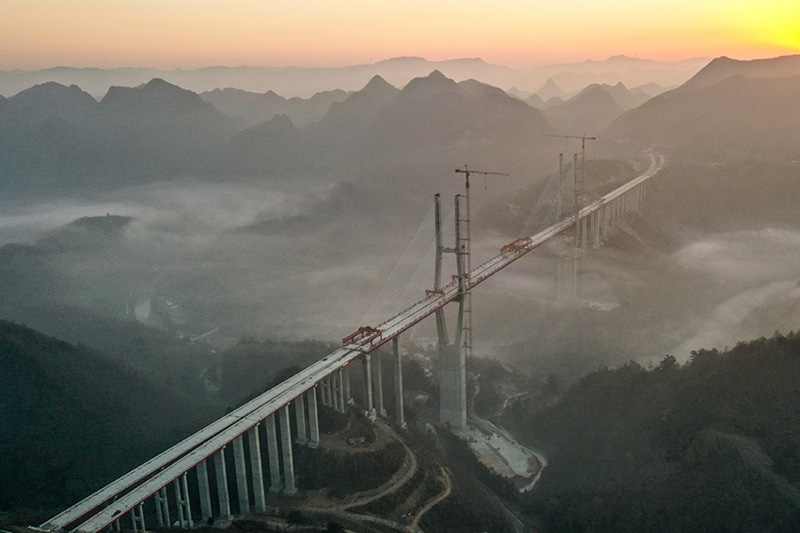 Les autoroutes conduisent la Chine vers un avenir prospère