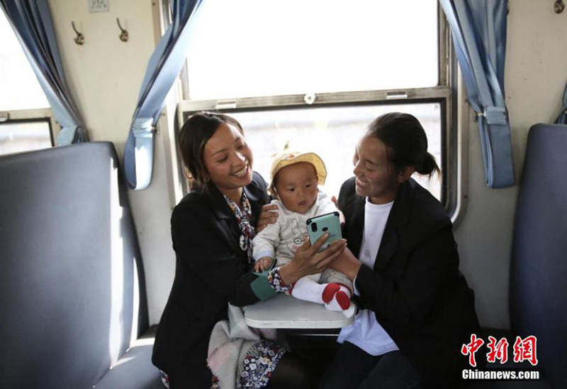 Un train à vitesse lente relie des villageois éloignés du sud-ouest de la Chine au monde extérieur