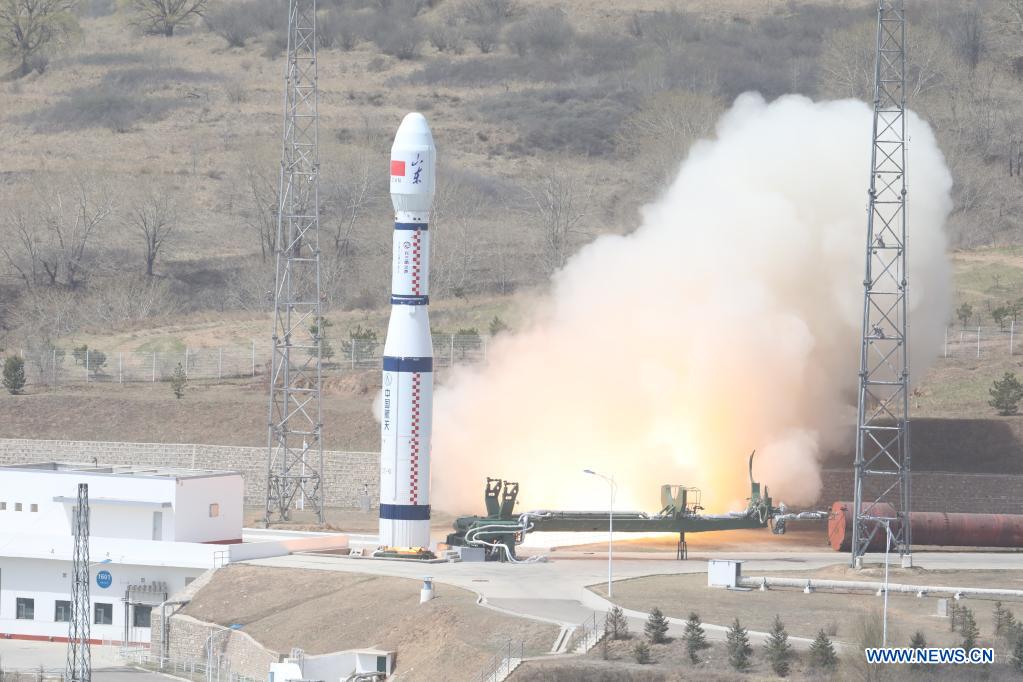 La Chine lance neuf satellites commerciaux