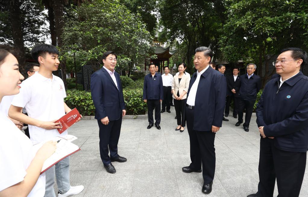 Xi Jinping inspecte la ville de Nanyang dans le centre de la Chine