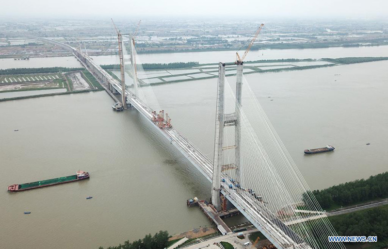 Le pont de Bianyuzhou sur le fleuve Yangtsé du chemin de fer Anqing-Jiujiang en construction