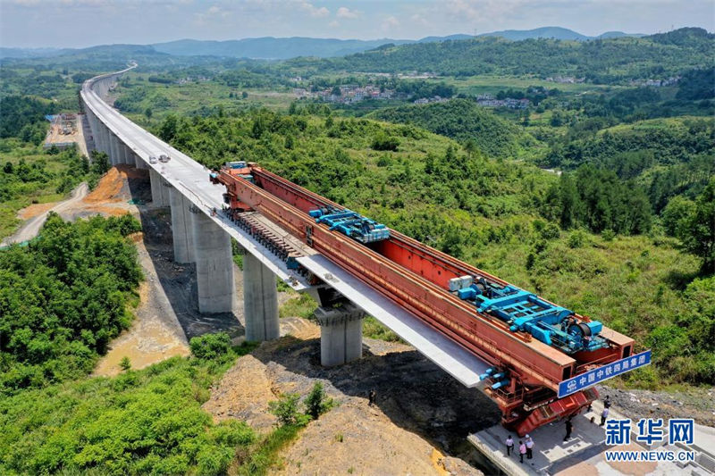 Un pont historique et le train à grande vitesse : une rencontre qui dépasse la distance temporelle