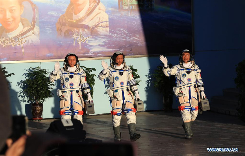 Cérémonie d'au revoir aux astronautes chinois de la mission Shenzhou-12