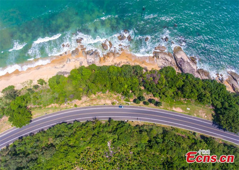 La charmante route touristique côtière de Wanning dans la province de Hainan